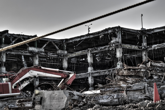 取り壊しの工事現場