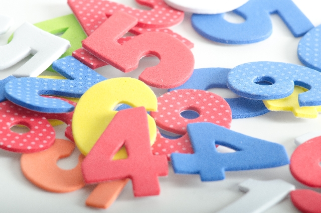 数字のカラフルなフレーク