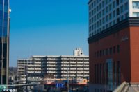 茶色いビルの画像